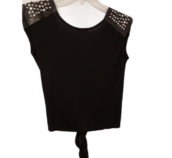 Madrag medium sleeveless ornate shoulder design crop top. 110 - Picture 2 of 3